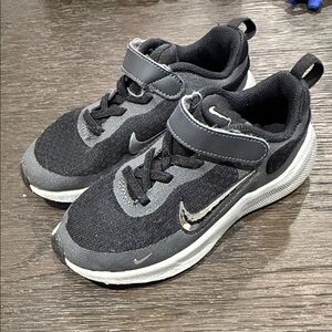 Nike Kids Black and White Sneakers